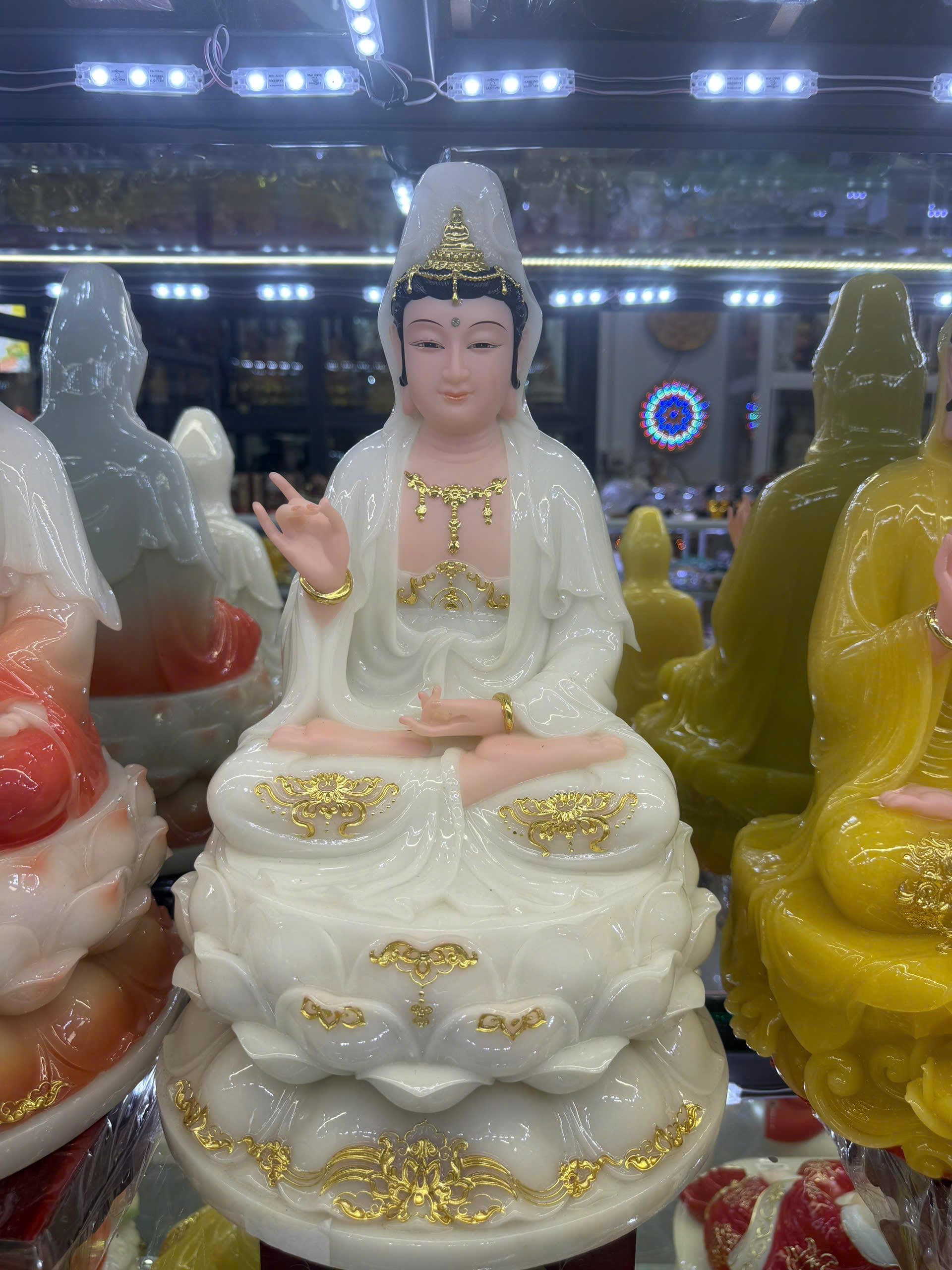 Quan Âm Hoa Vàng