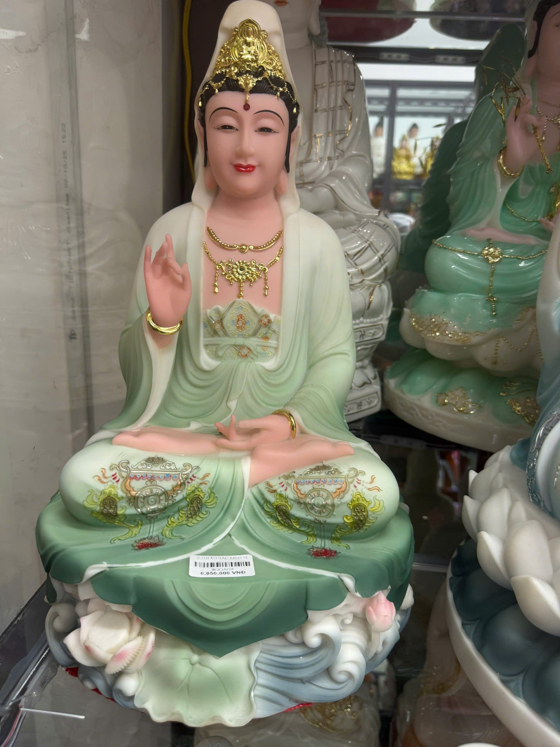 Quan Âm Áo Gấm Xanh Đá Cao Cấp