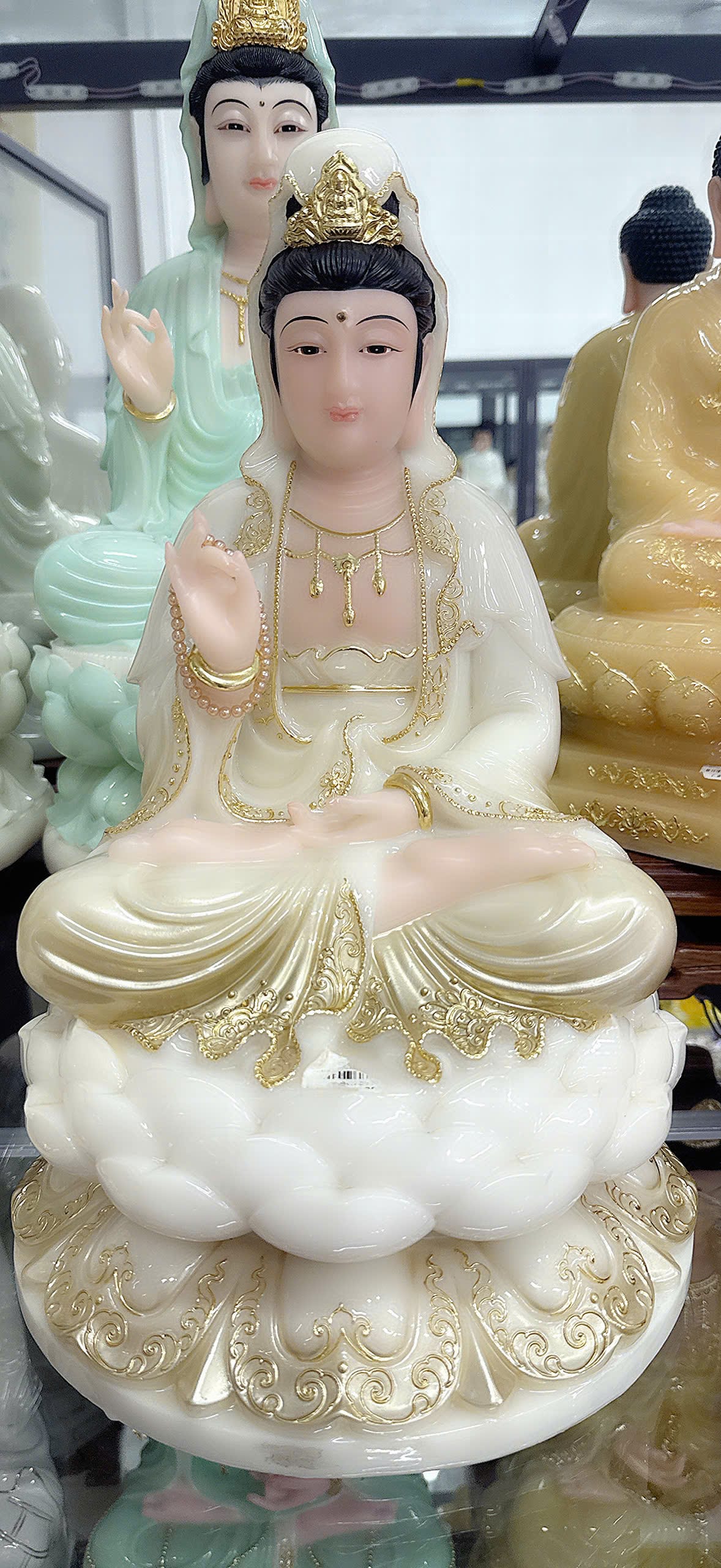 Quan Âm Nhũ Mạ Vàng