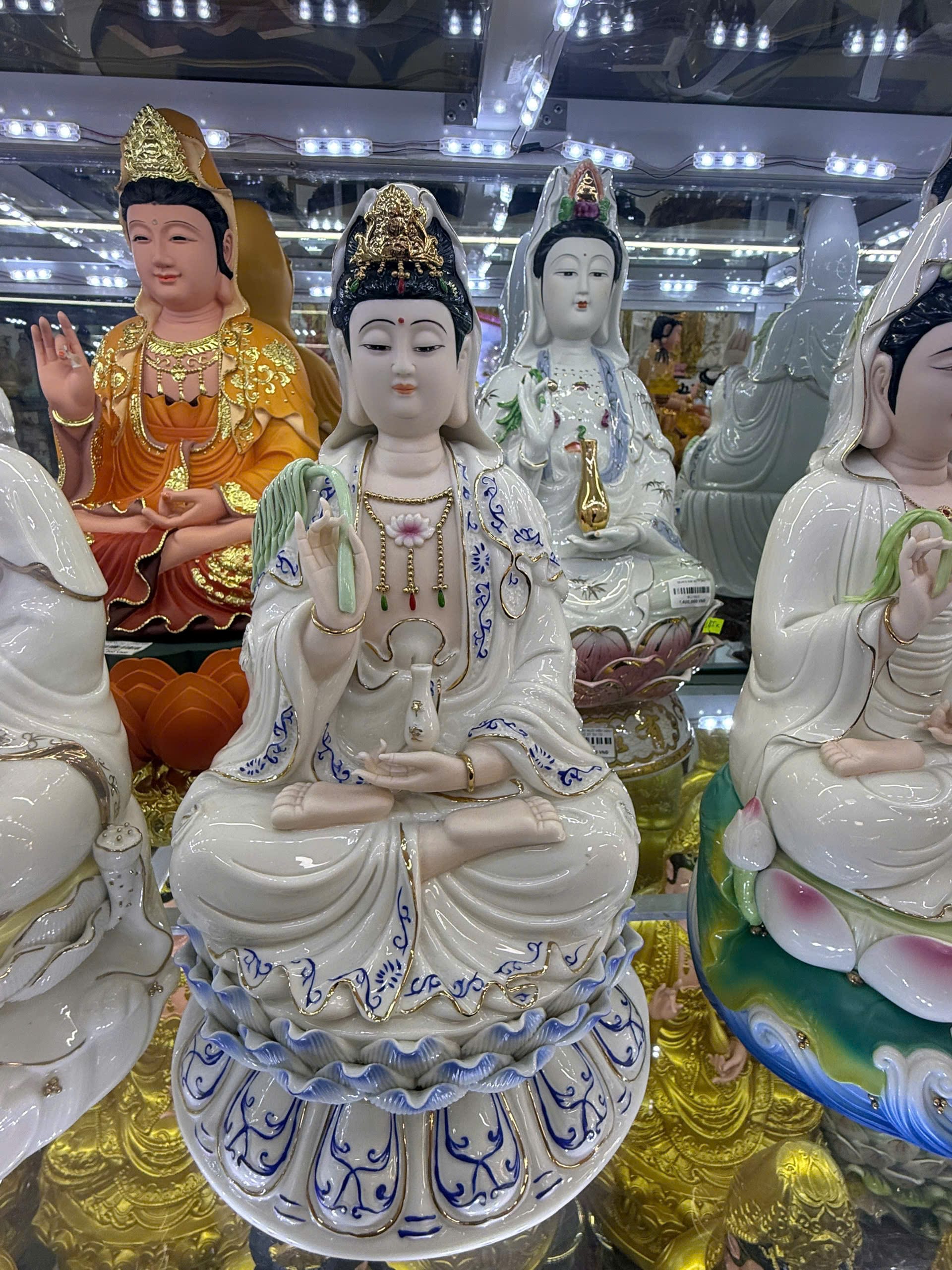 Quan Âm Đài Viền Xanh Men Sứ Cao Cấp
